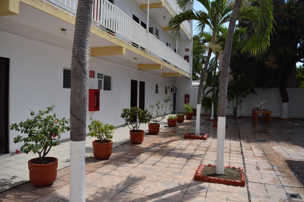 Hotel Lb Manzanillo Kültér fotó
